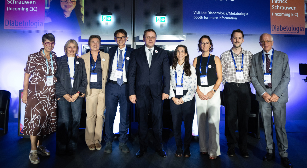 European Commissioner for Health and Animal Welfare Olivér Várhelyi with JACARDI Coordinator Dr Benedetta Armocida, JACARDI Scientific Coordinator Prof. Graziano Onder, William Leysen, lead author of JACARDI’s Short Guide to Screening, and other JACARDI colleagues at the joint JACARDI–European Diabetes Forum (EUDF) symposium at EASD 2026 in Milan.